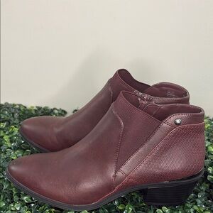 Simply Vera Vera Wang Red Ankle Booties Sleek Design